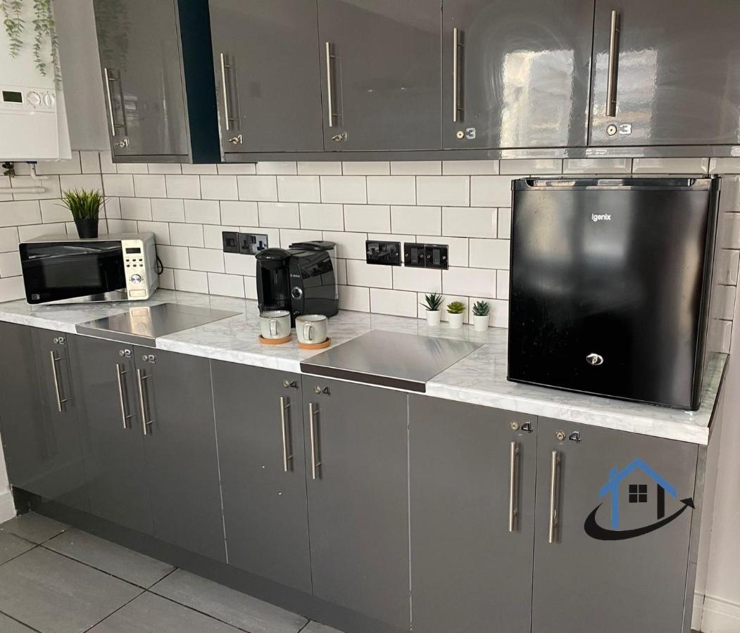 Acaster House, X4 Rooms With En-Suites X1 Room Private Bathroom, Street Parking, Close To Train Station كيترينج المظهر الخارجي الصورة