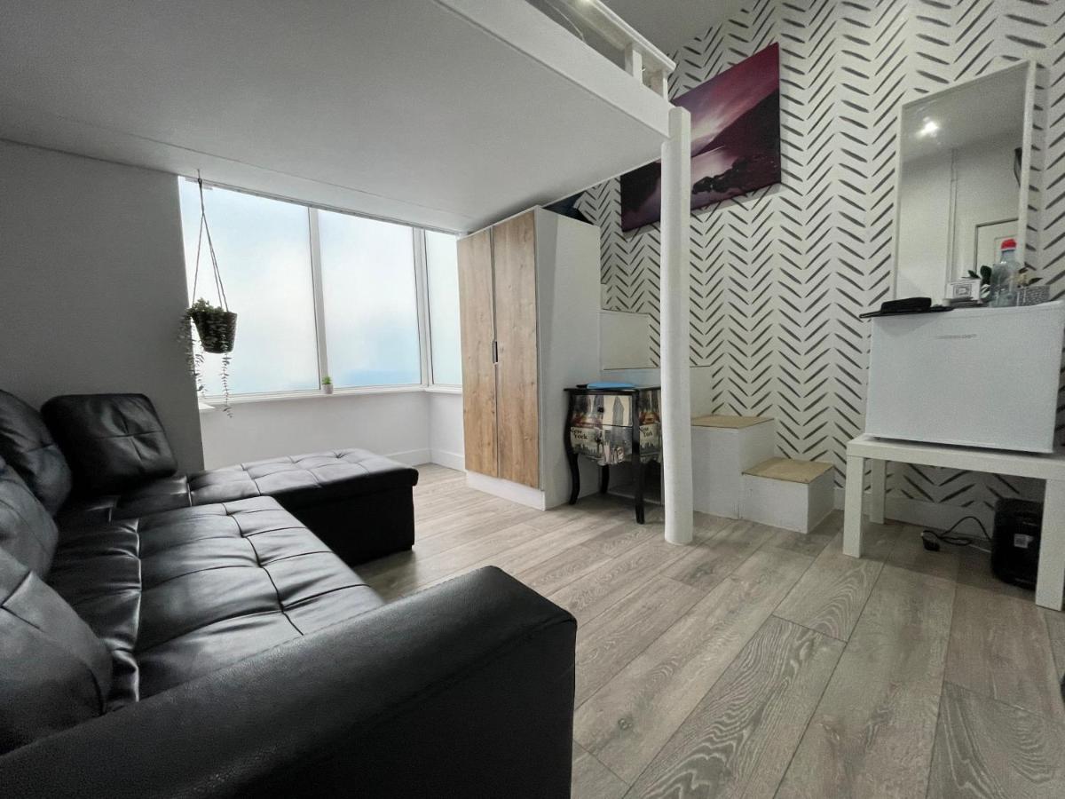 Acaster House, X4 Rooms With En-Suites X1 Room Private Bathroom, Street Parking, Close To Train Station كيترينج المظهر الخارجي الصورة